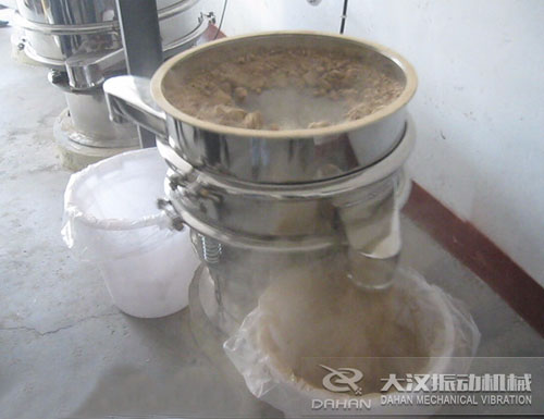 中藥粉振動(dòng)篩使用現(xiàn)場(chǎng) 中藥粉振動(dòng)篩使用現(xiàn)場(chǎng)