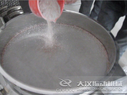 銅粉超聲波振動篩 銅粉振動篩試機(jī)效果演示